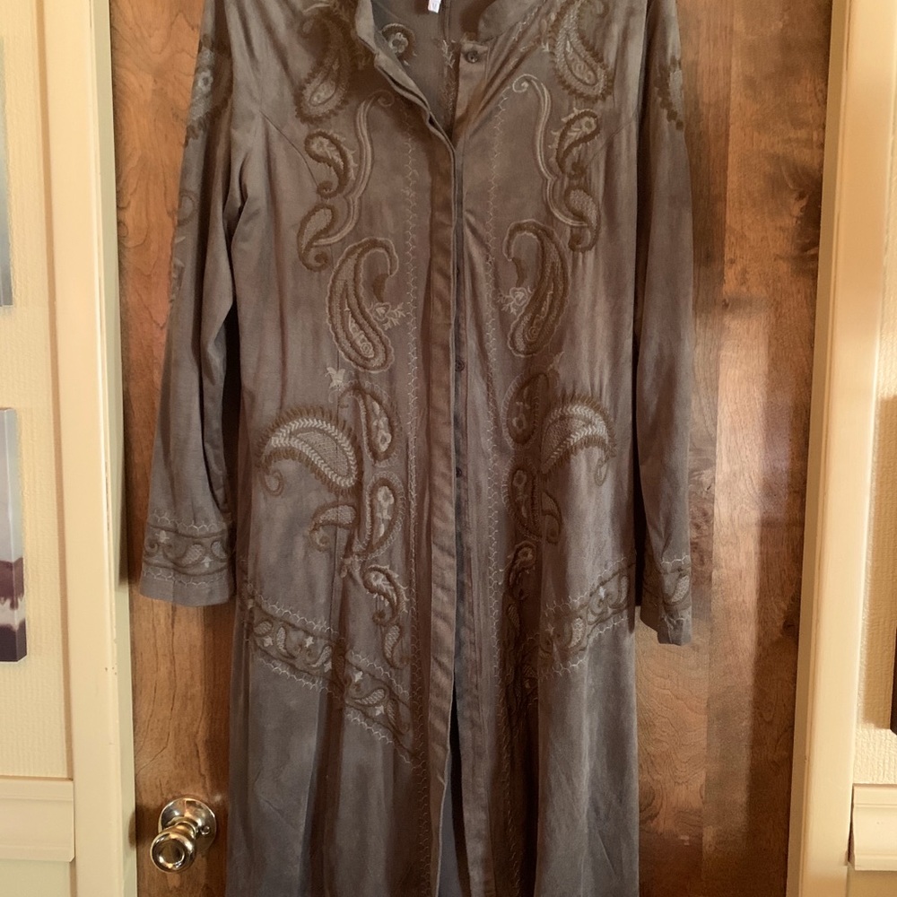 Beautiful Duster with embroidered shoulders